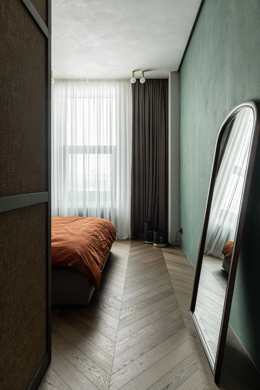 Schwarze Akzente und skandinavische Möbel: Stilvolle Wohnung in Kiew - Gallery image 28