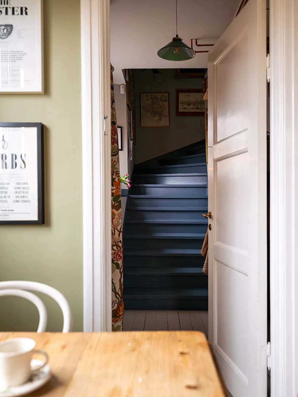 Красиві відтінки в інтер’єрах та зимовий сад: незвичайна дача в Швеції - Gallery image 21