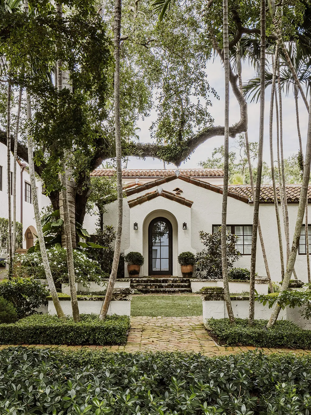 Estilos naturales de interiores de villas en estilo mediterráneo en Miami - Gallery image 1