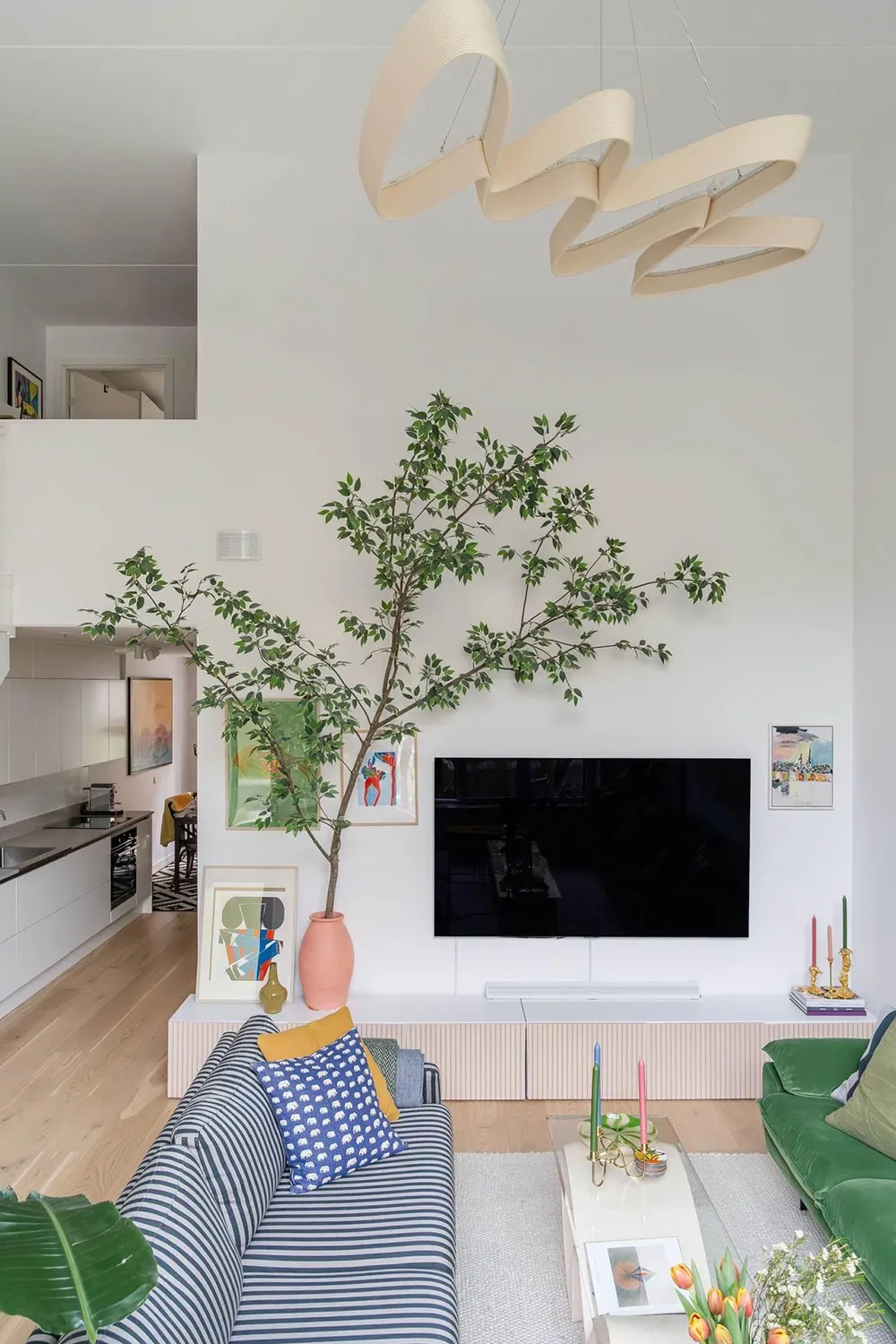 स्वीडन में एक आधुनिक टाउनहाउस, जिसके अंदरूनी हिस्सों में हरियाली तत्व शामिल हैं (97 वर्ग मीटर का क्षेत्रफल) - Gallery image 4