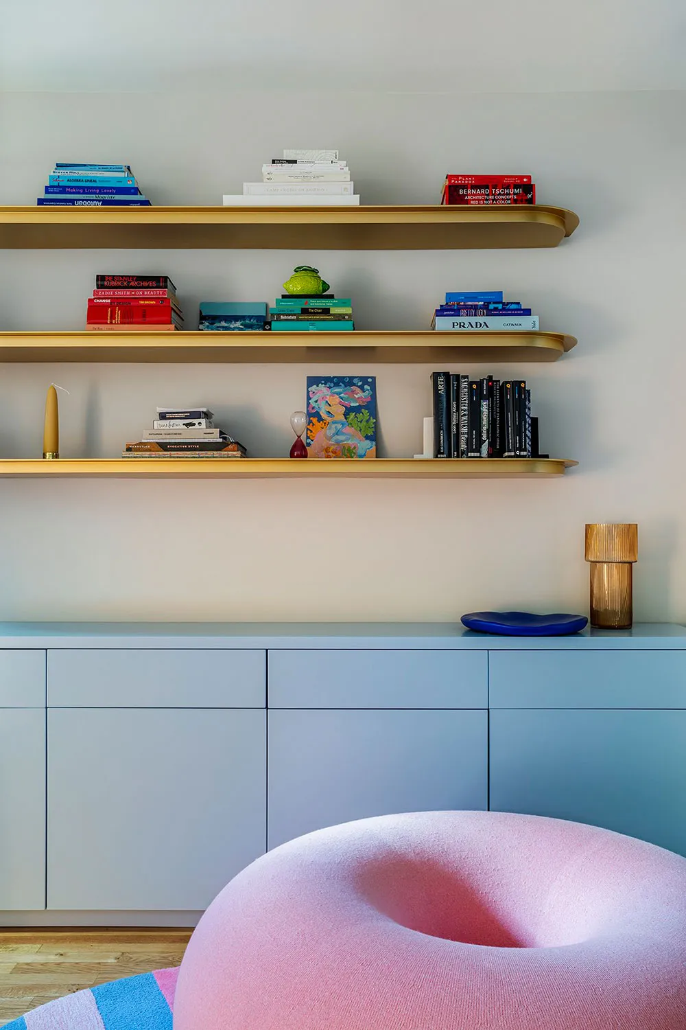 Buntes Design einer Wohnung in der ikonischen Torres Blanca-Haus in Madrid - Gallery image 11