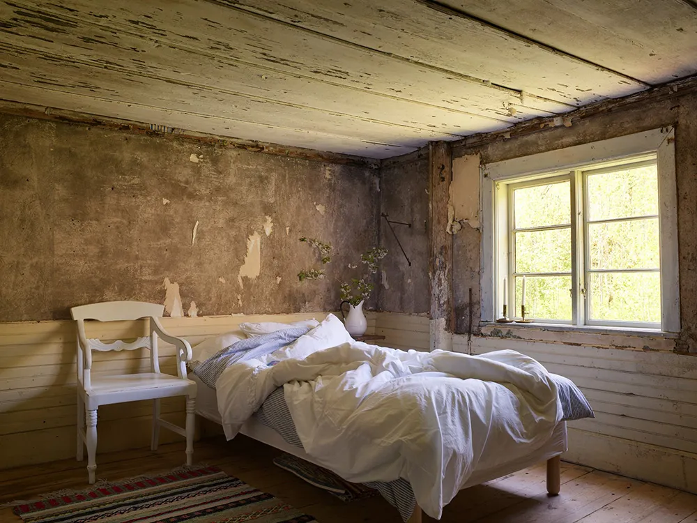 Kleine schwedische Sommerhütte des 18. Jahrhunderts am Waldrand in Schweden - Gallery image 19