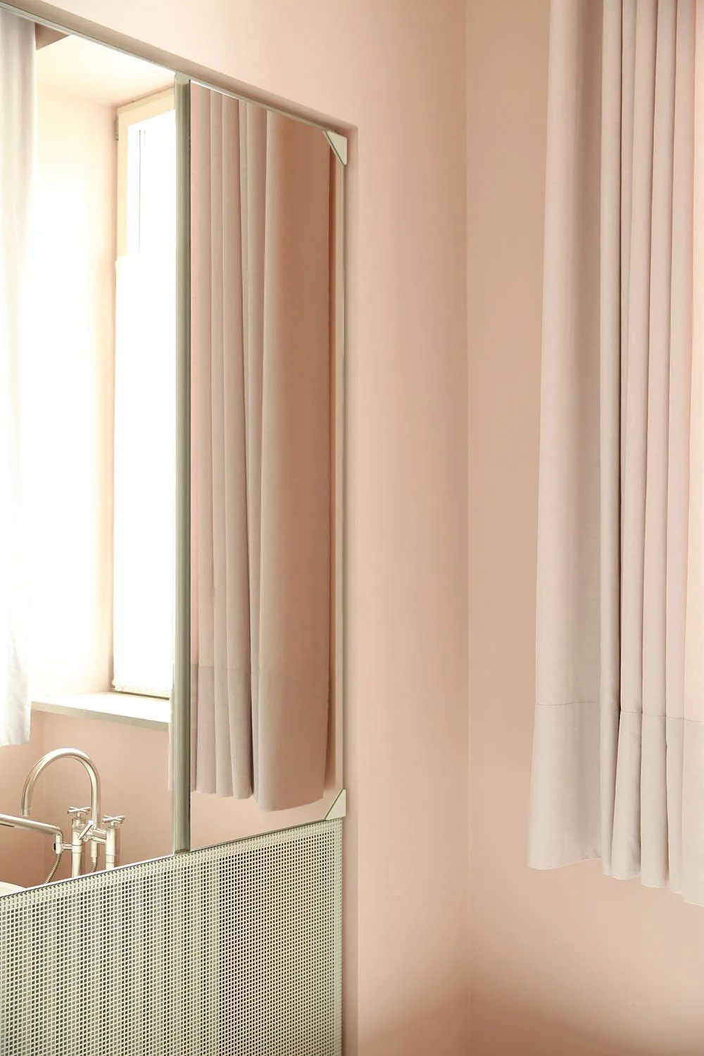 Mueble de diseño y minimalismo elegante: apartamento en edificio histórico en Trieste, Italia - Gallery image 21