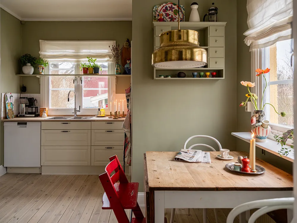 Красиві відтінки в інтер’єрах та зимовий сад: незвичайна дача в Швеції - Gallery image 17