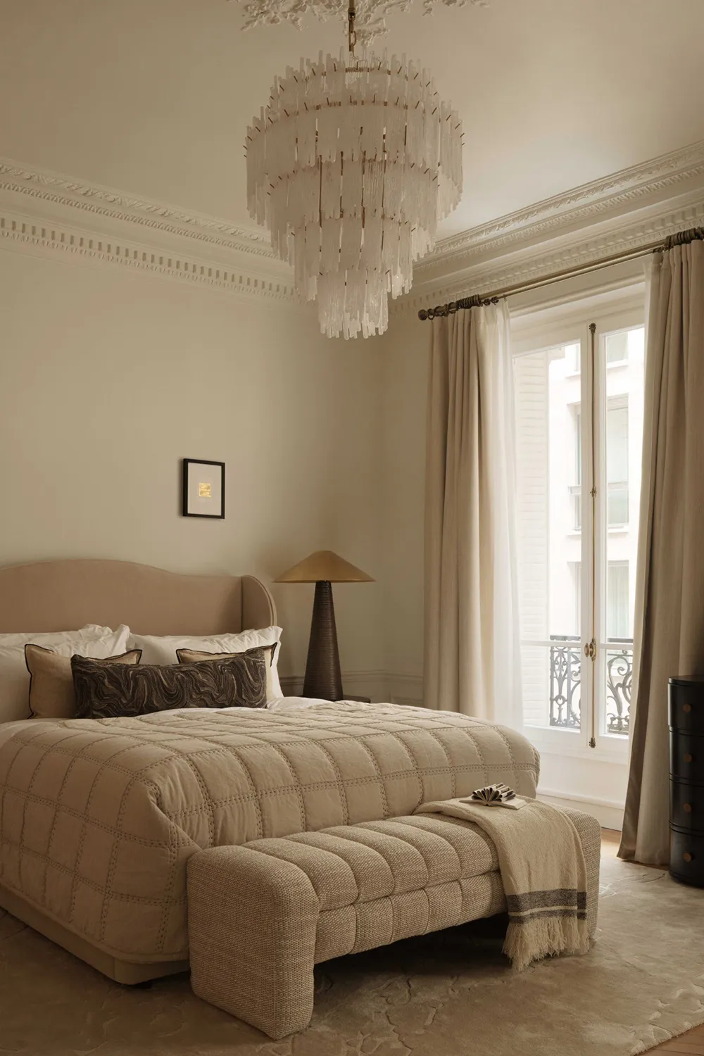 Interior cálido e elegante de lujosos apartamentos en París - Gallery image 10