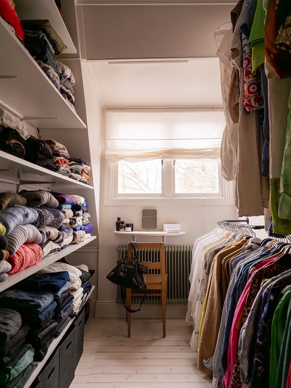 Красиві відтінки в інтер’єрах та зимовий сад: незвичайна дача в Швеції - Gallery image 29