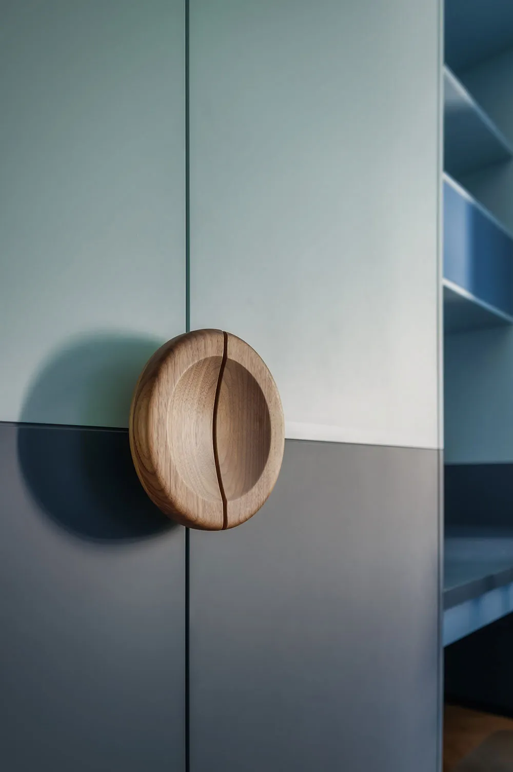 Terracota y oliva: colores hermosos en el diseño de un apartamento inusual en Riga - Gallery image 13