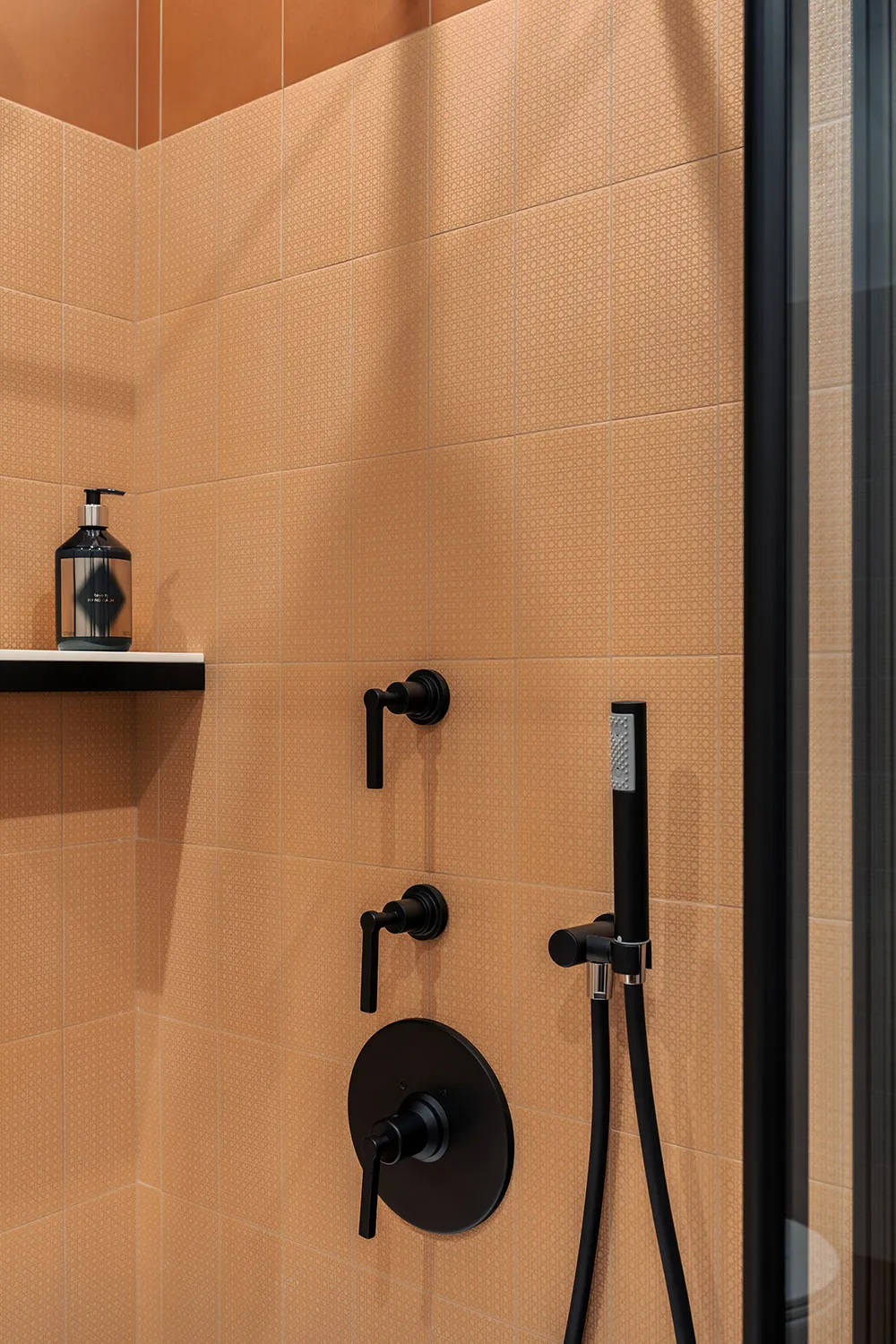 Terracotta, arcos et carreaux de terre cuite : une appartement élégant pour une jeune femme à Kiev (84 m²) - Gallery image 25