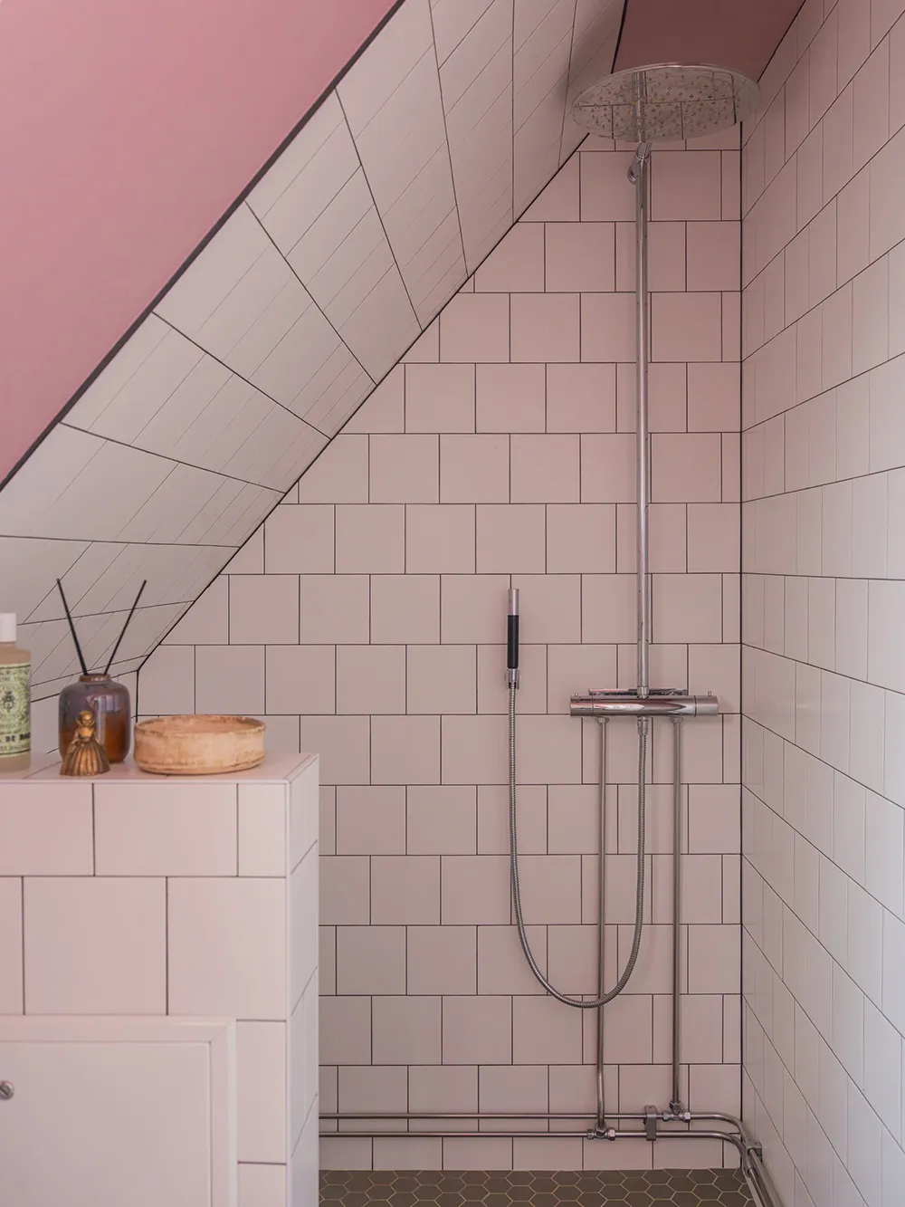 Красиві відтінки в інтер’єрах та зимовий сад: незвичайна дача в Швеції - Gallery image 35