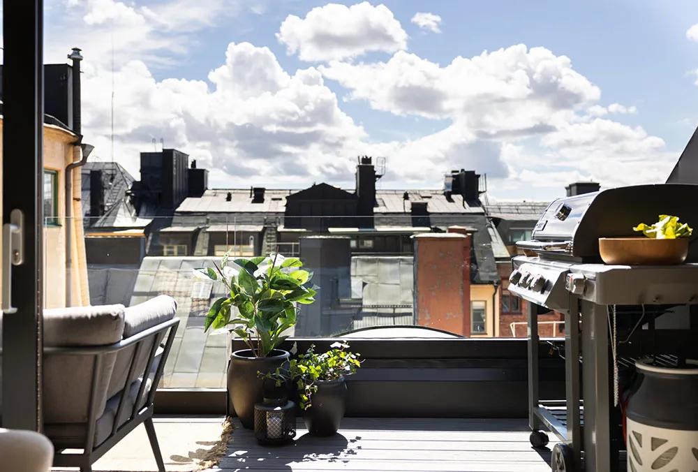 Мансардні вікна та стильний дизайн: вражаючий лофт у Стокгольмі - Gallery image 19