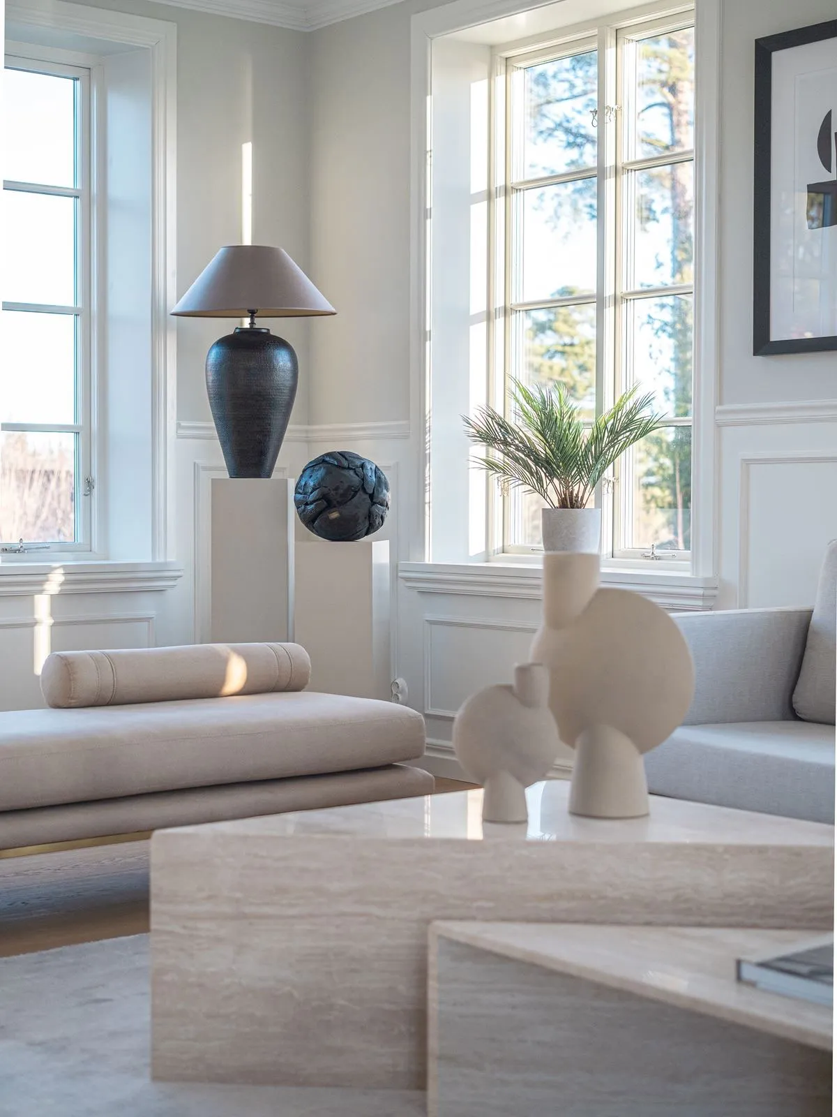 Élégants intérieurs modernes de cottage lacustre en Suède - Gallery image 1