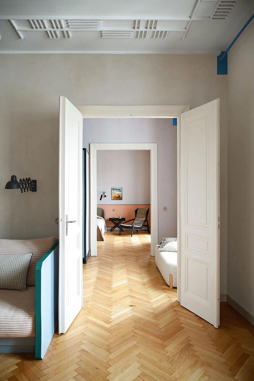 Mueble de diseño y minimalismo elegante: apartamento en edificio histórico en Trieste, Italia - Gallery image 15
