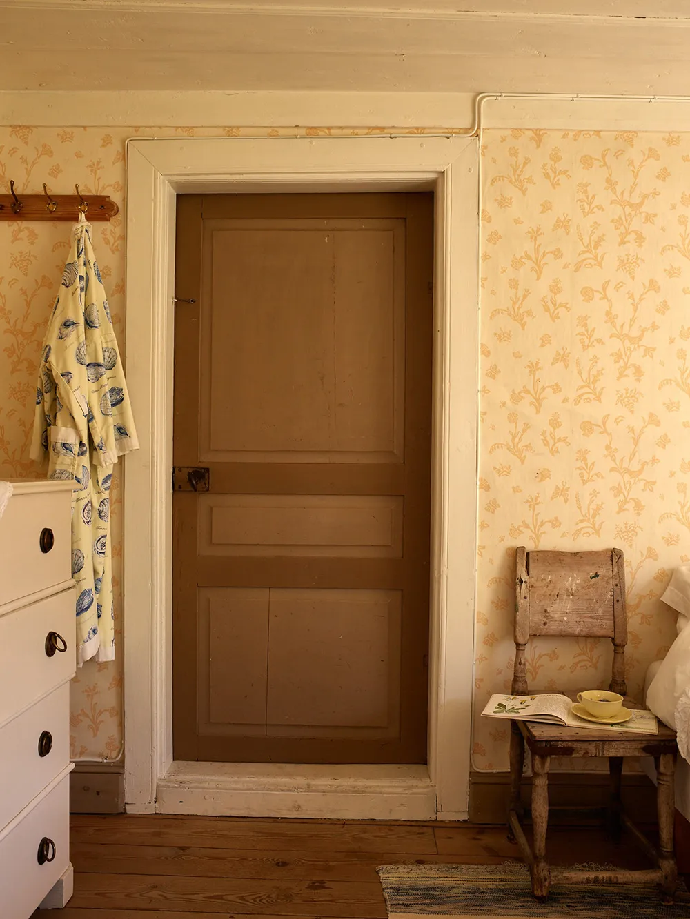 Kleine schwedische Sommerhütte des 18. Jahrhunderts am Waldrand in Schweden - Gallery image 14