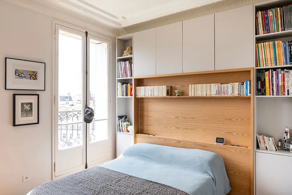 Vert et bleu foncé dans les intérieurs d'une élégante appartement parisien - Gallery image 19