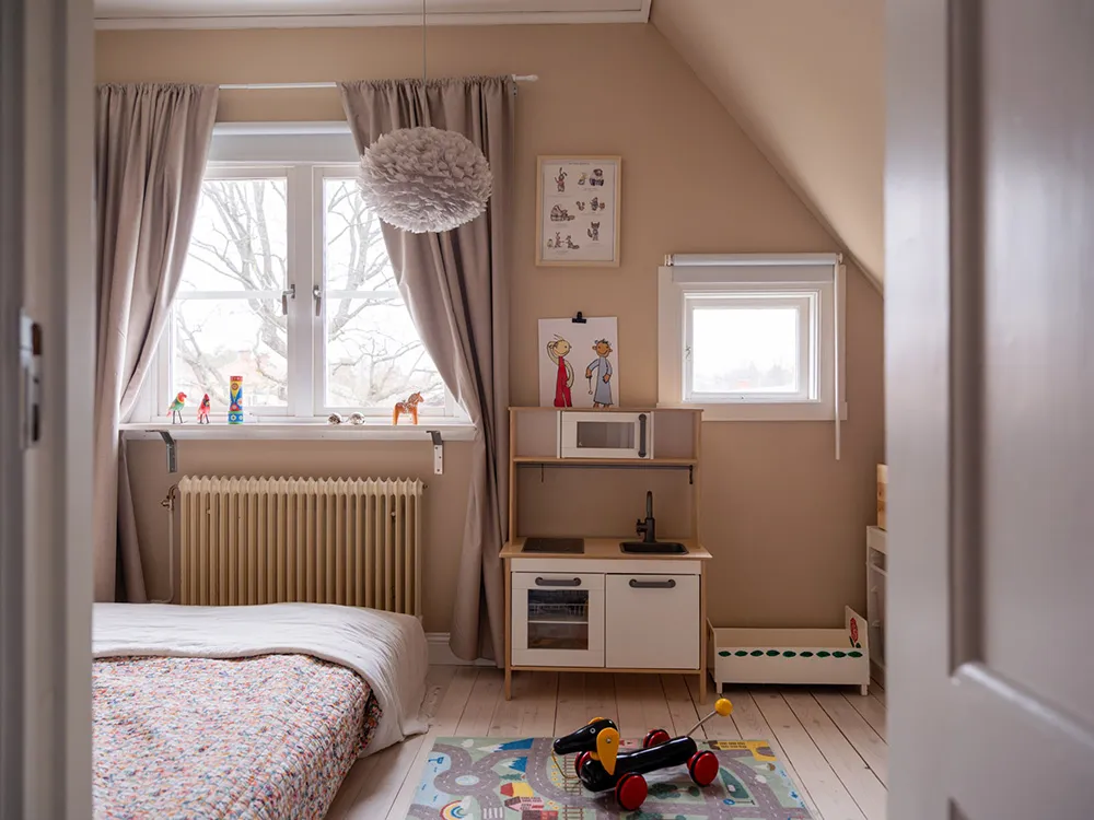 Красиві відтінки в інтер’єрах та зимовий сад: незвичайна дача в Швеції - Gallery image 37