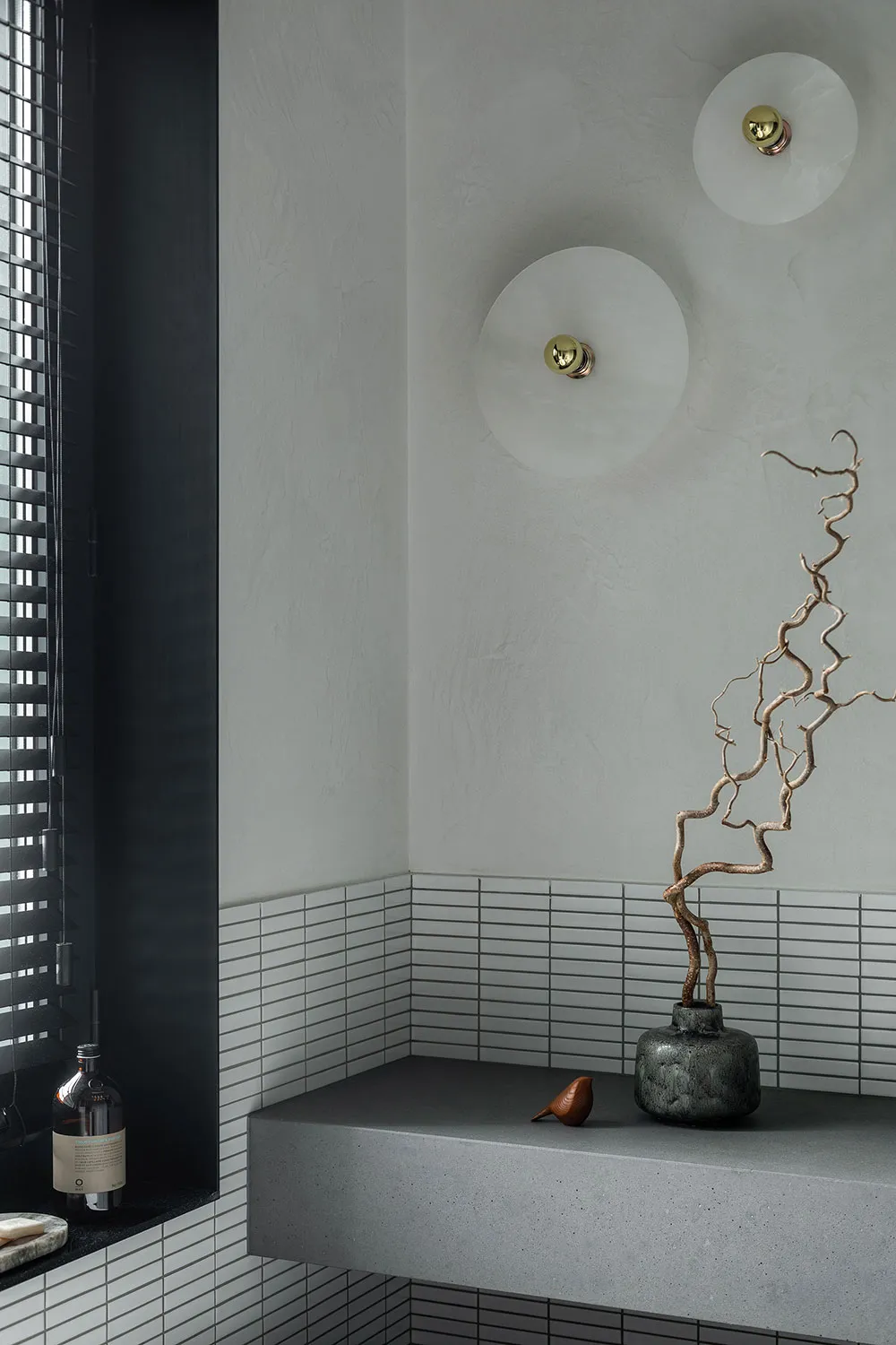 Schwarze Akzente und skandinavische Möbel: Stilvolle Wohnung in Kiew - Gallery image 17