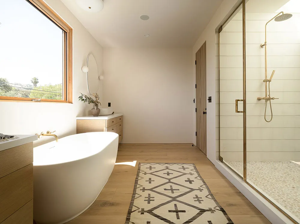 Уютная простота в дизайне современного дома с бассейном в Калифорнии - Gallery image 27