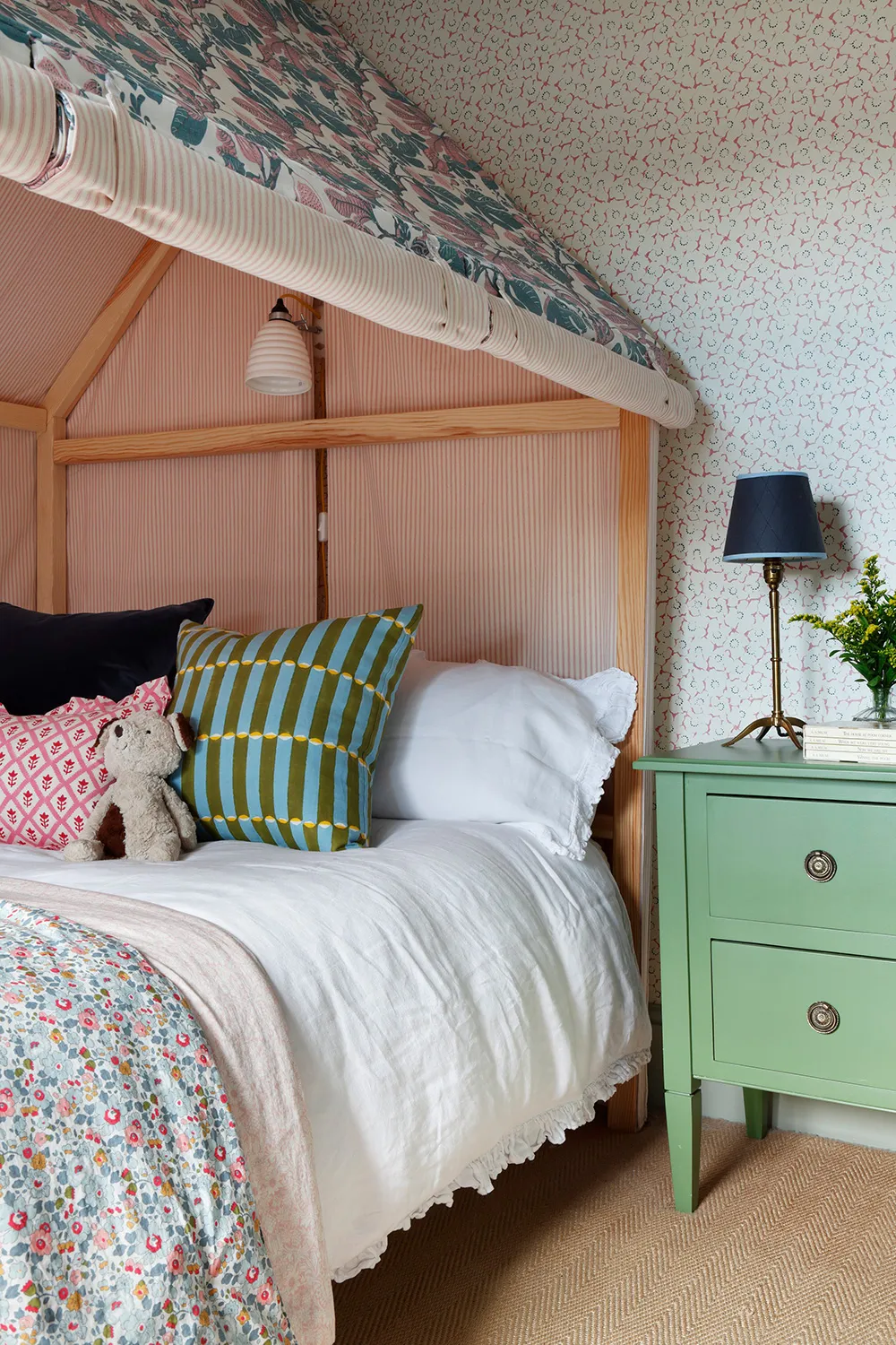 Interior inglés acogedor en tonos elegantes - Gallery image 10