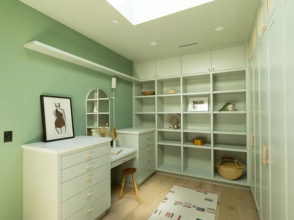 Уютная простота в дизайне современного дома с бассейном в Калифорнии - Gallery image 29