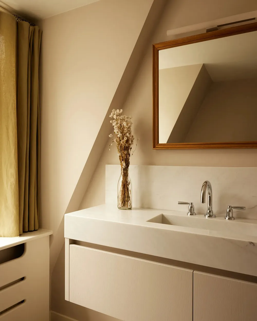 Warm and Aesthetic Interior in Amsterdam, Where Art Is at the Center - Gallery image 16