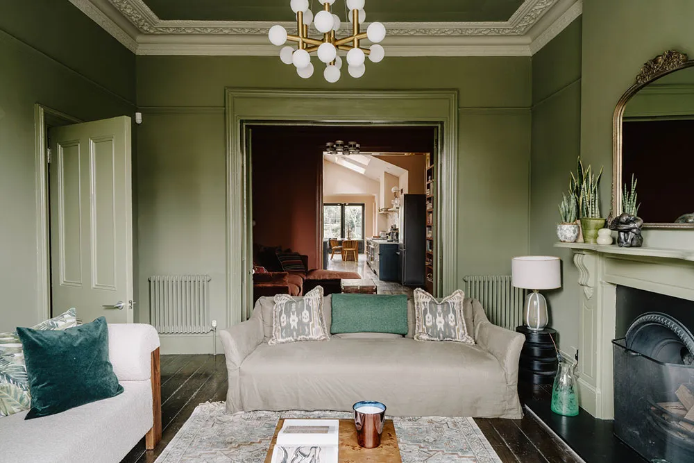 Taunhaus victoriano en Londres con interiores atmosféricos en una gama de colores elegante - Gallery image 5