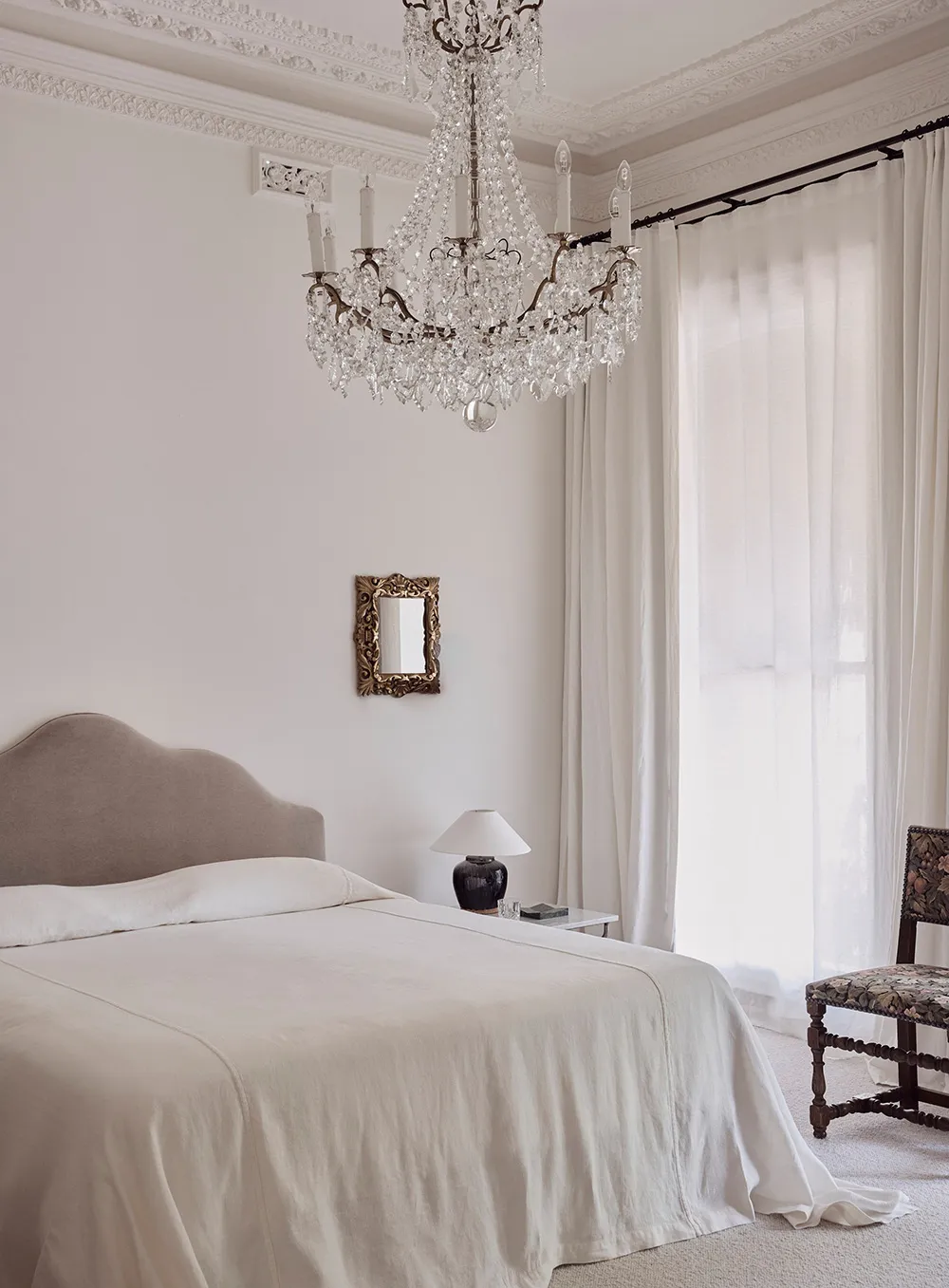 Urocze klasyczne wnętrza w białym kolorze w Melbourne - Gallery image 8