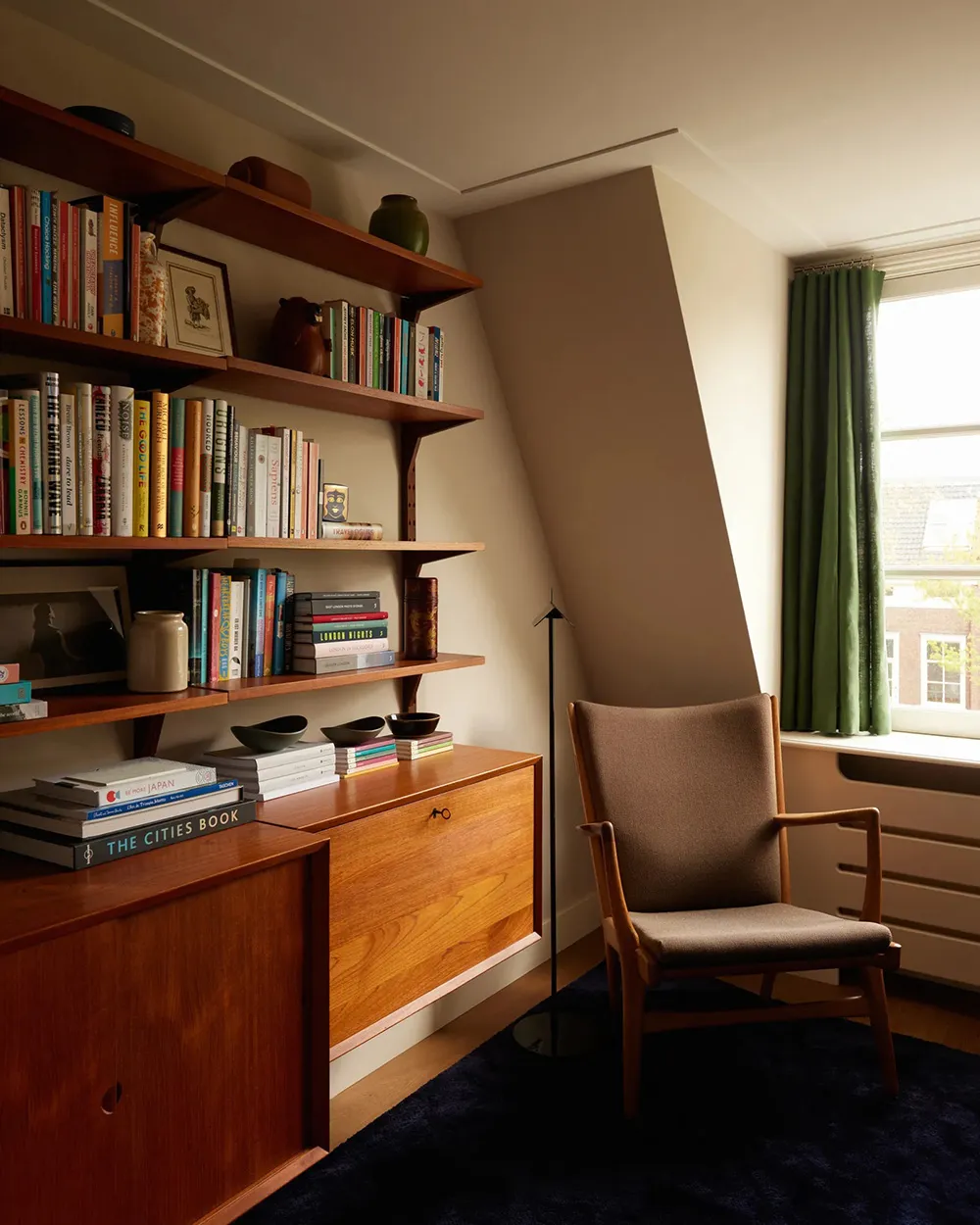 Warm and Aesthetic Interior in Amsterdam, Where Art Is at the Center - Gallery image 8