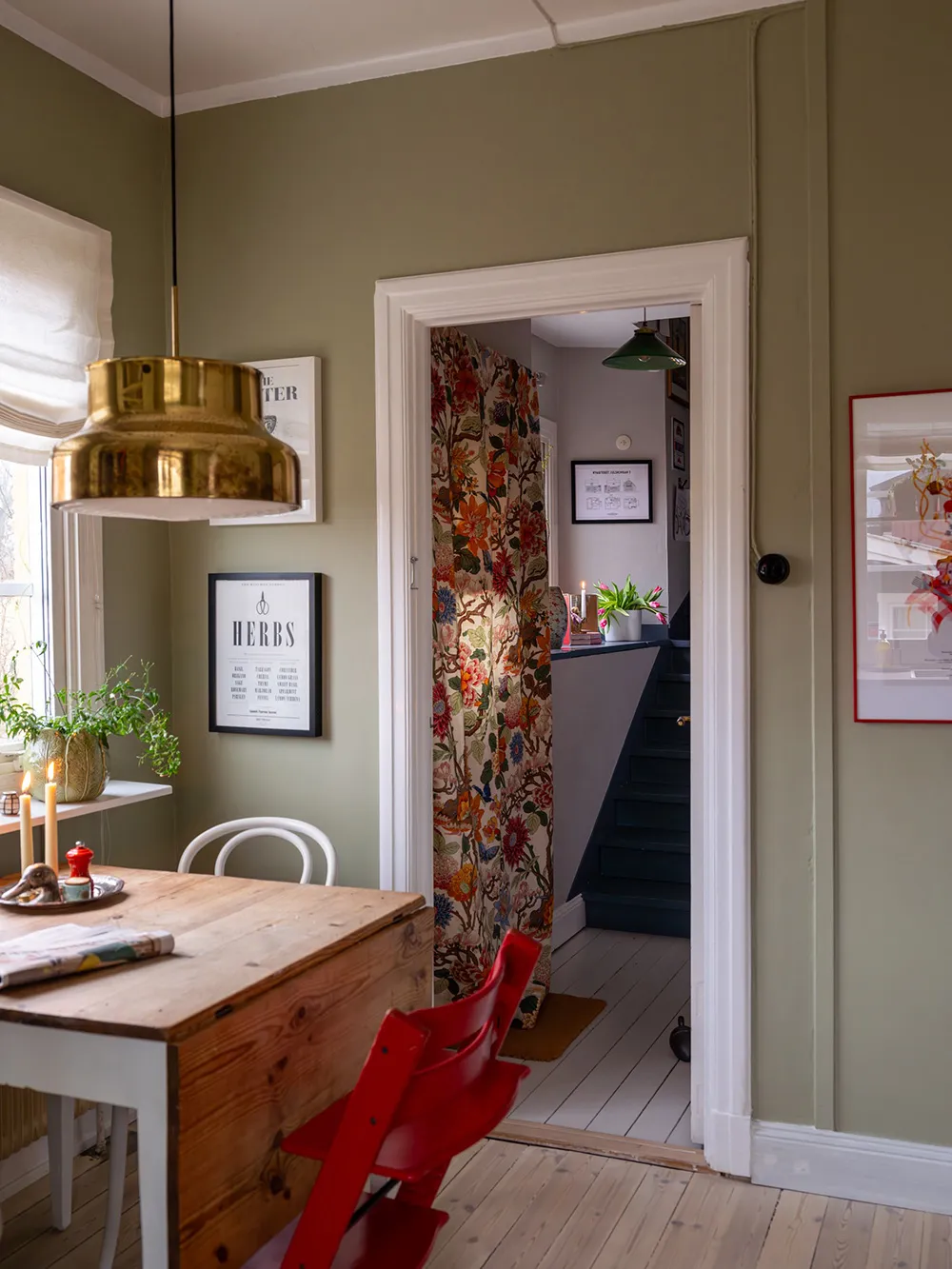 Красиві відтінки в інтер’єрах та зимовий сад: незвичайна дача в Швеції - Gallery image 20