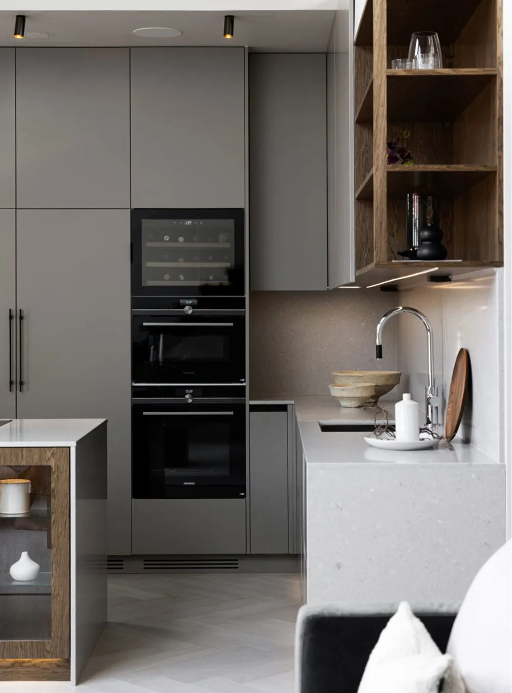 Мансардні вікна та стильний дизайн: вражаючий лофт у Стокгольмі - Gallery image 6