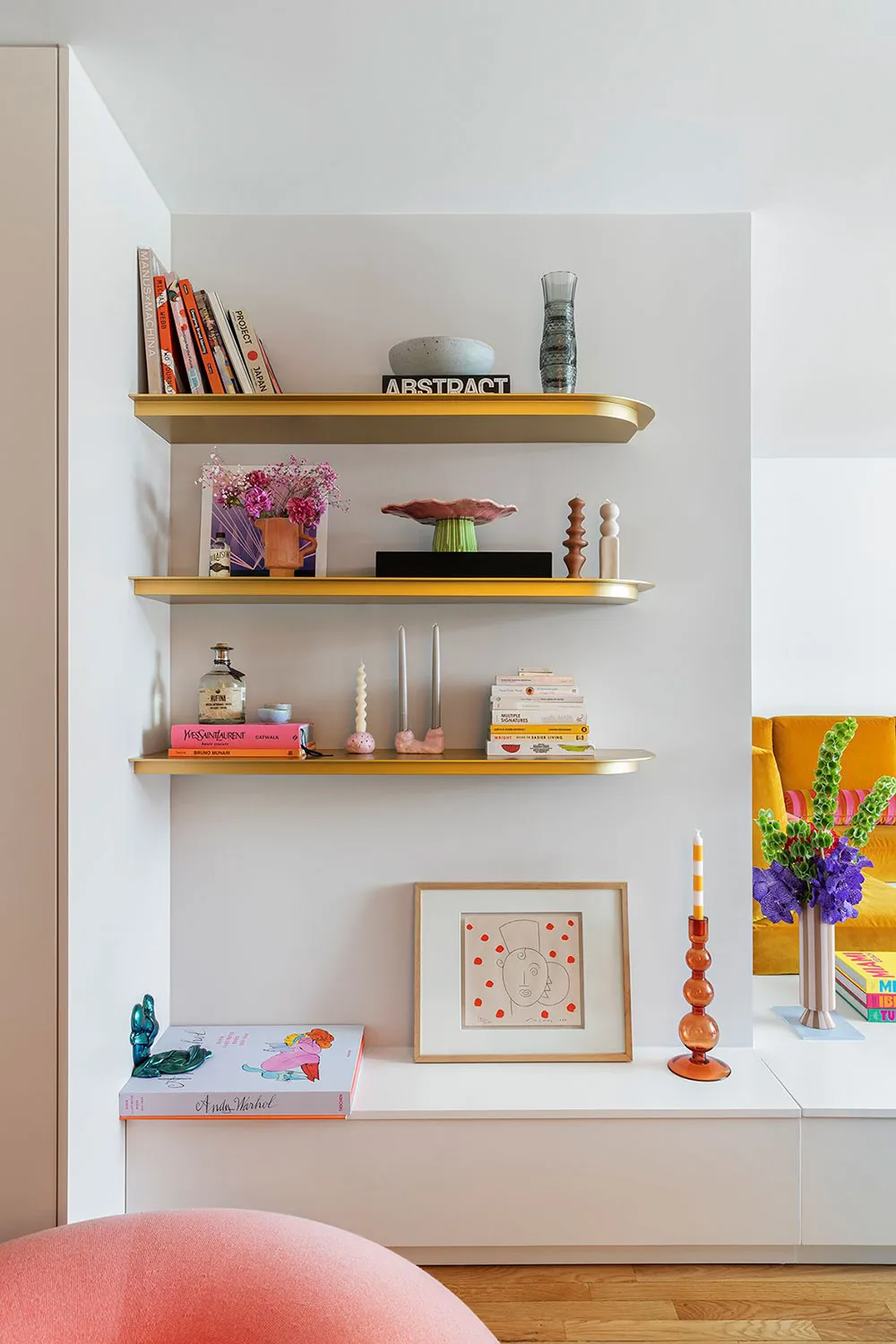 Buntes Design einer Wohnung in der ikonischen Torres Blanca-Haus in Madrid - Gallery image 2