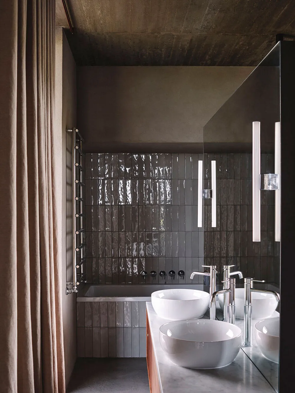 Яркая плитка и стильный дизайн: курортная вилла с бассейном на Сицилии - Gallery image 14