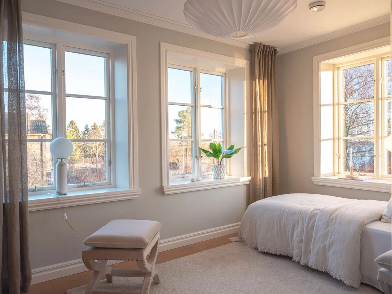 Élégants intérieurs modernes de cottage lacustre en Suède - Gallery image 12