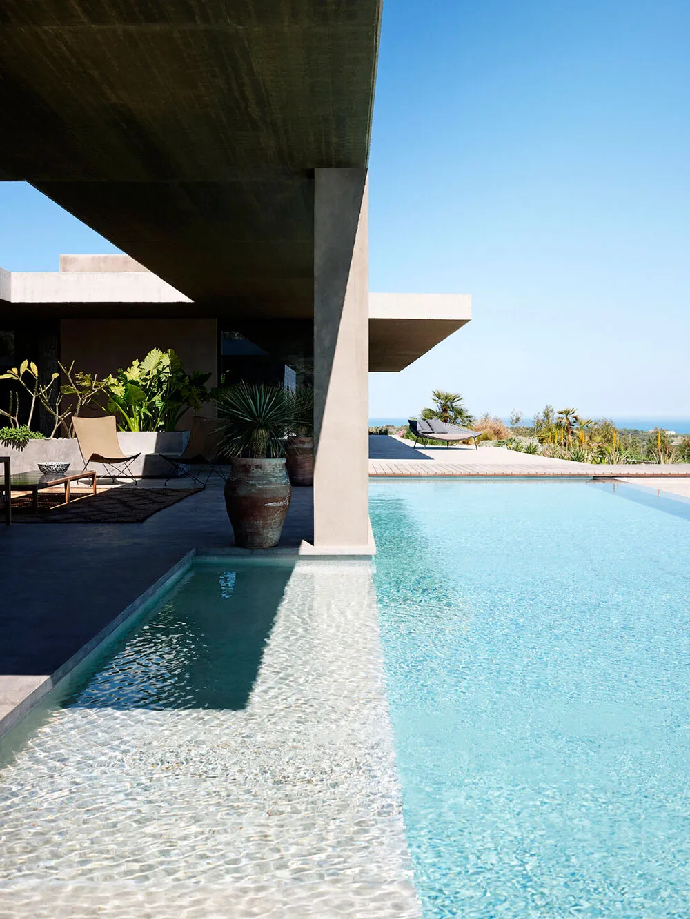 Яркая плитка и стильный дизайн: курортная вилла с бассейном на Сицилии - Gallery image 6