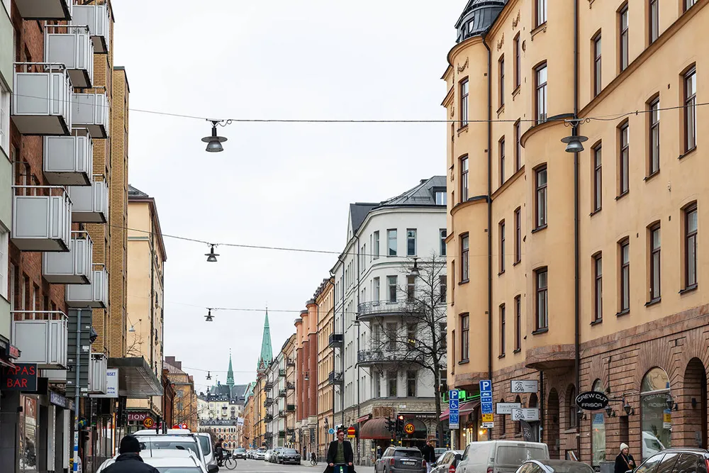 Лепнина, цветной потолок и стильный декор: квартира в Стокгольме (90 кв. м) - Gallery image 25