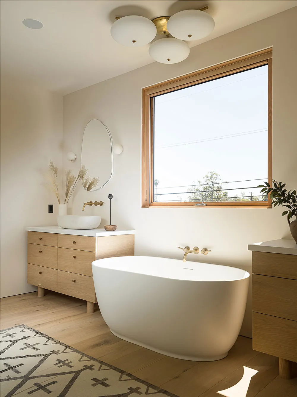 Уютная простота в дизайне современного дома с бассейном в Калифорнии - Gallery image 26