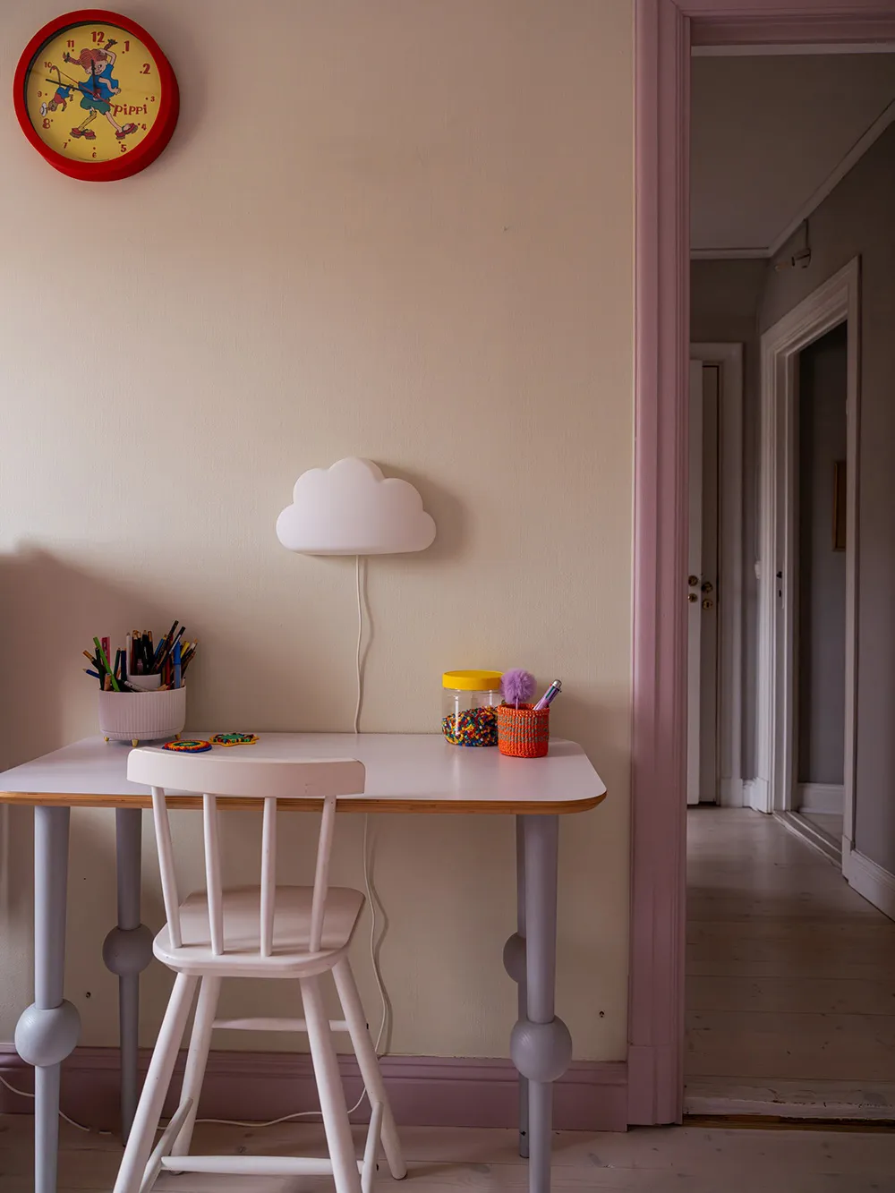 Красиві відтінки в інтер’єрах та зимовий сад: незвичайна дача в Швеції - Gallery image 33