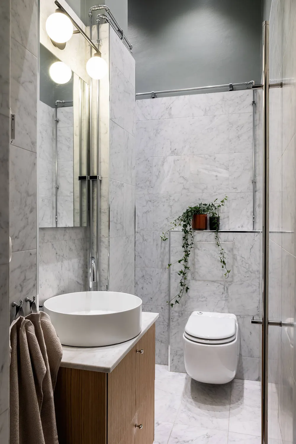 Лепнина, цветной потолок и стильный декор: квартира в Стокгольме (90 кв. м) - Gallery image 16