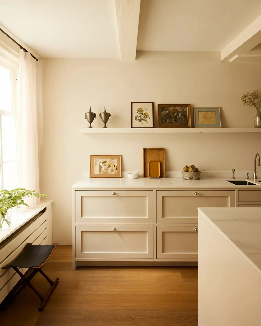 Warm and Aesthetic Interior in Amsterdam, Where Art Is at the Center - Gallery image 3