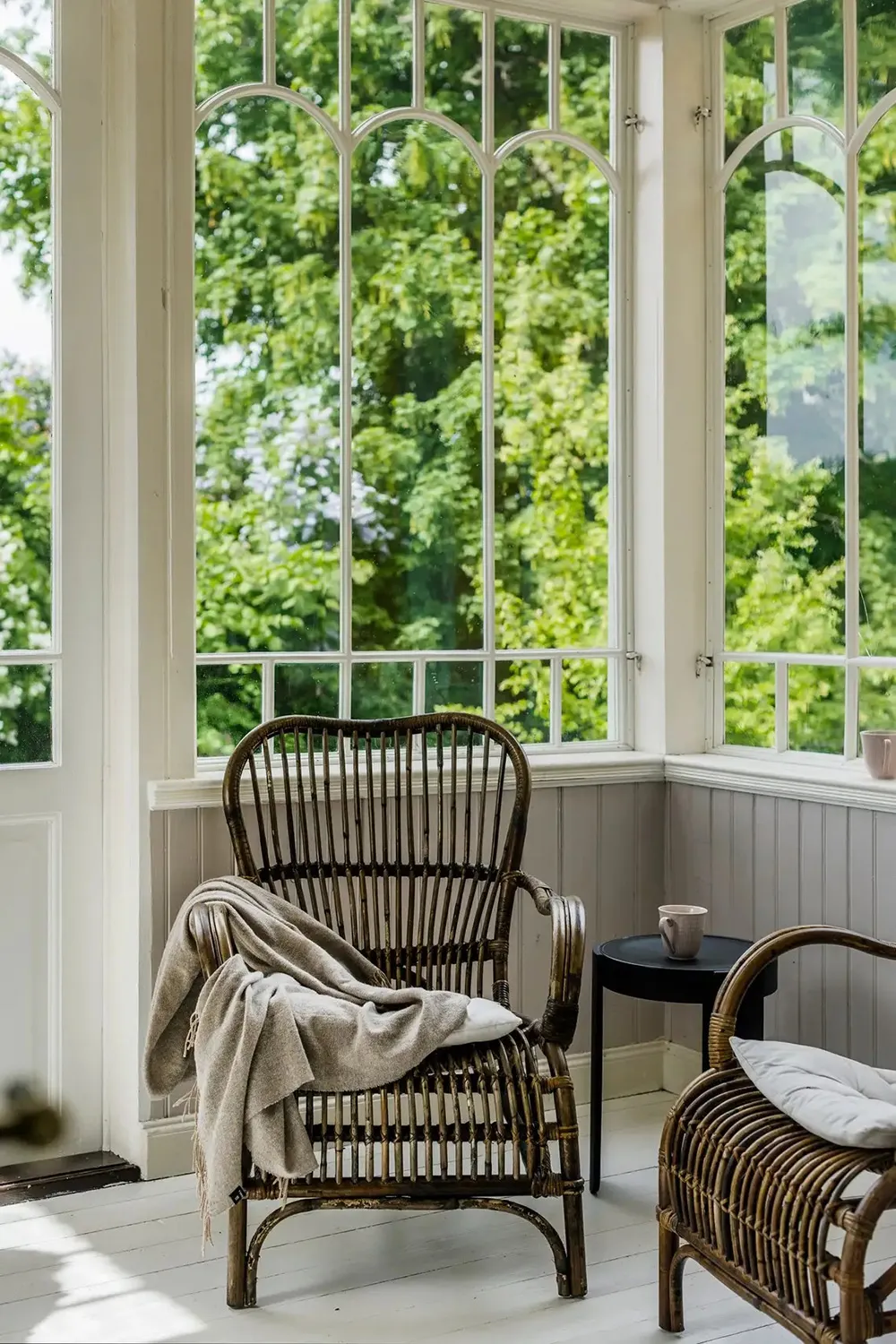 Beaux tons de vert dans le design d'une maison de campagne de 100 ans en Suède - Gallery image 5