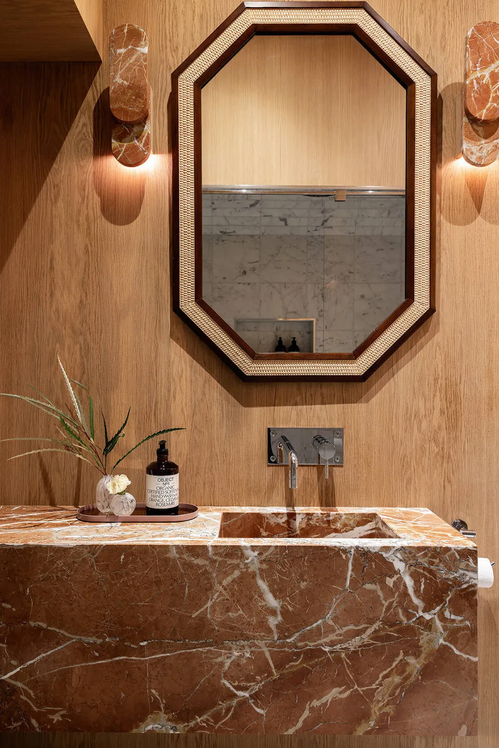 Лепнина, цветной потолок и стильный декор: квартира в Стокгольме (90 кв. м) - Gallery image 18