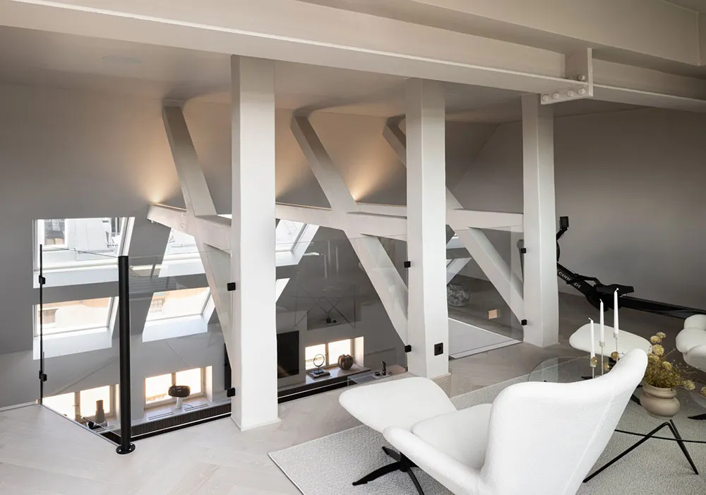 Мансардні вікна та стильний дизайн: вражаючий лофт у Стокгольмі - Gallery image 11