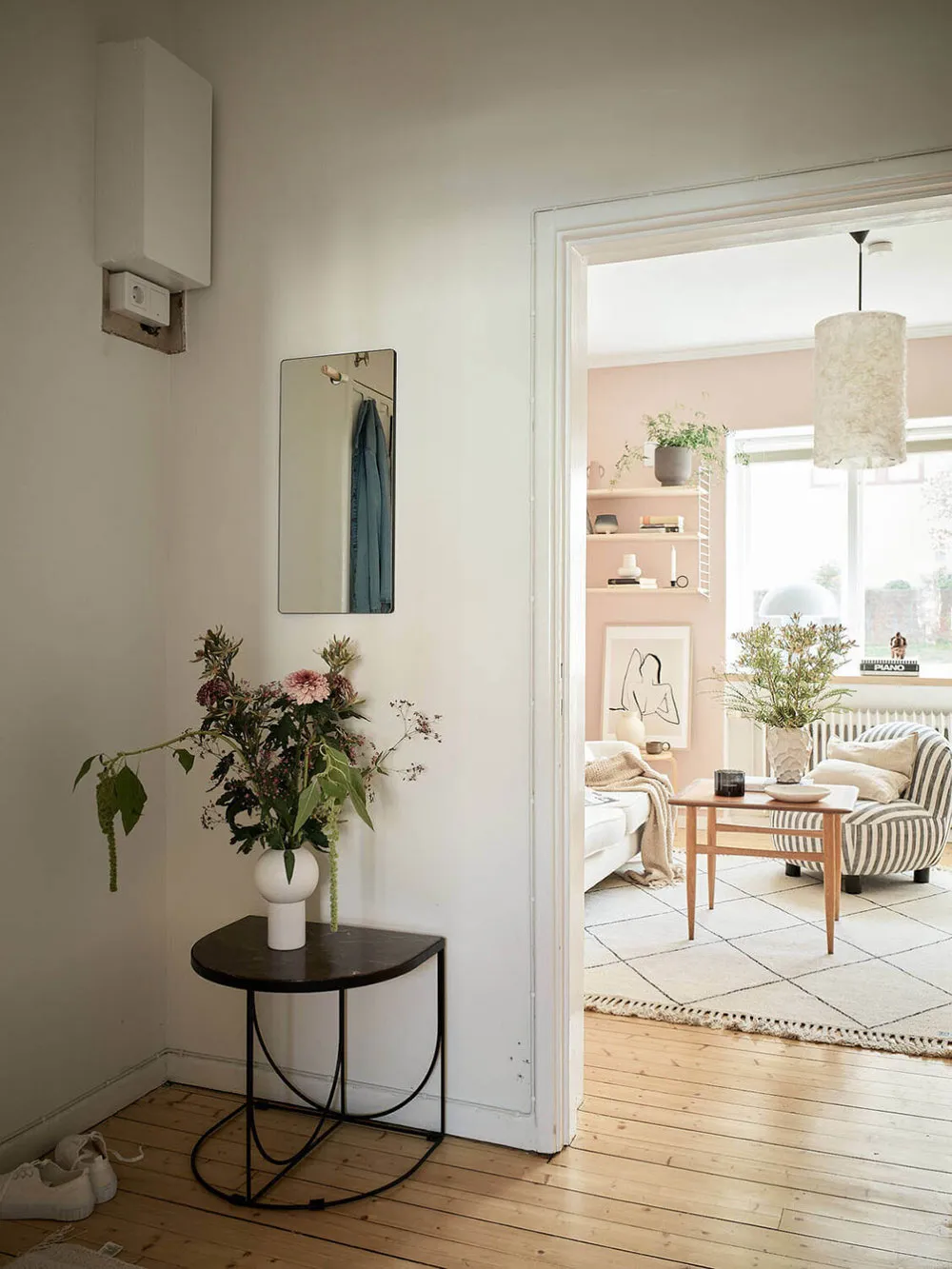 Appartement féminin compact avec salon rose et chambre verte (30 m²) - Gallery image 14