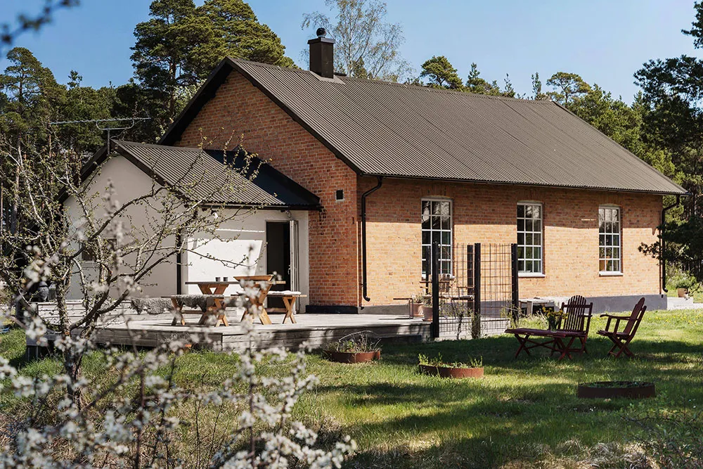 Une maison de camp élégante et confortable dans un ancien dépôt de locomotives sur l'île Gotland - Gallery image 26