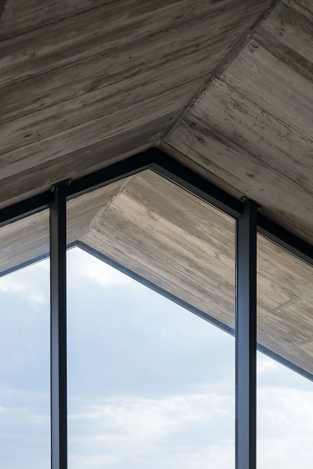 Modern Family Vacation Home in the Wilds of Spain - Gallery image 13