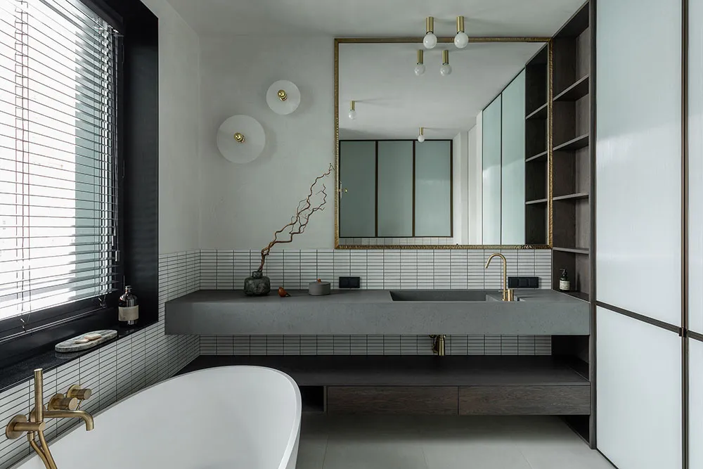 Schwarze Akzente und skandinavische Möbel: Stilvolle Wohnung in Kiew - Gallery image 16