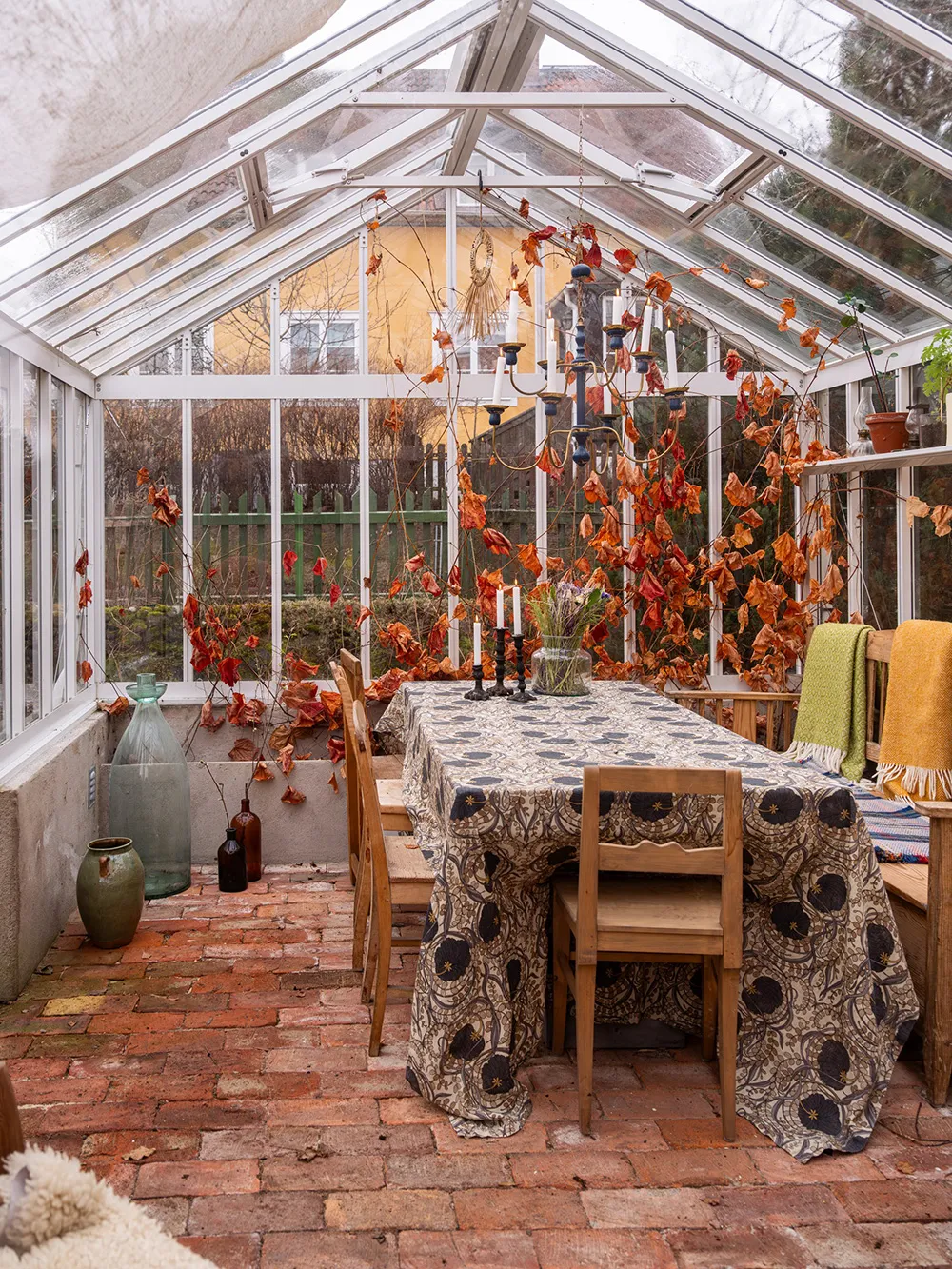 Красиві відтінки в інтер’єрах та зимовий сад: незвичайна дача в Швеції - Gallery image 43