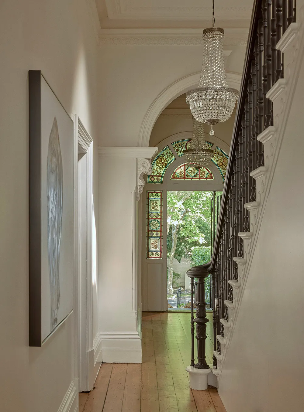 Urocze klasyczne wnętrza w białym kolorze w Melbourne - Gallery image 1