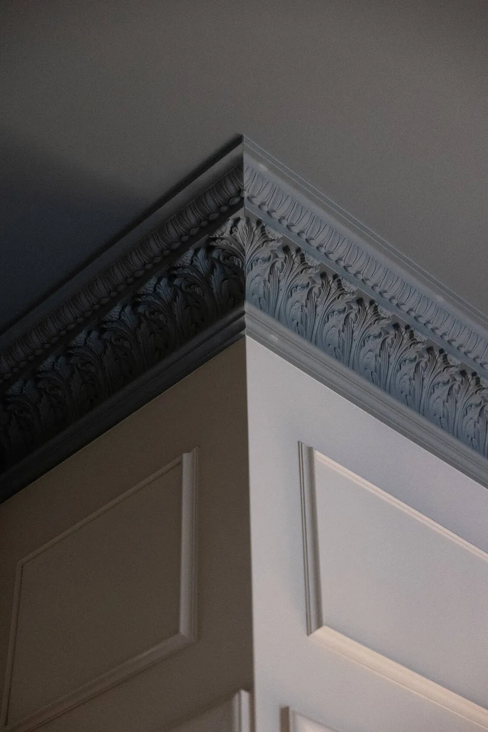 Лепнина, цветной потолок и стильный декор: квартира в Стокгольме (90 кв. м) - Gallery image 14