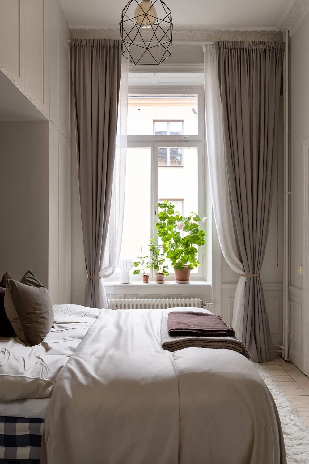 Естетичний інтер'єр невеликої квартири з ніжним декором - Gallery image 10