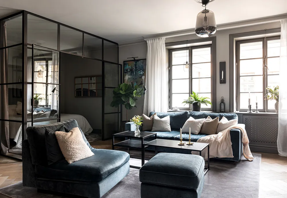 Styles et tons gris avec une cloison en verre : studio en Suède à Stockholm (54 m²) - Gallery image 2